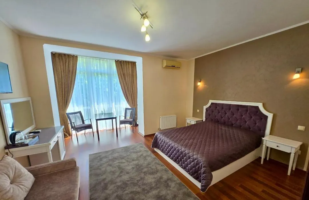 Helen Hotel-1